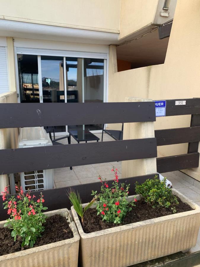 Nid Douillet Dans Les Coursives Du Village Naturiste Du Cap D Agde Exteriör bild
