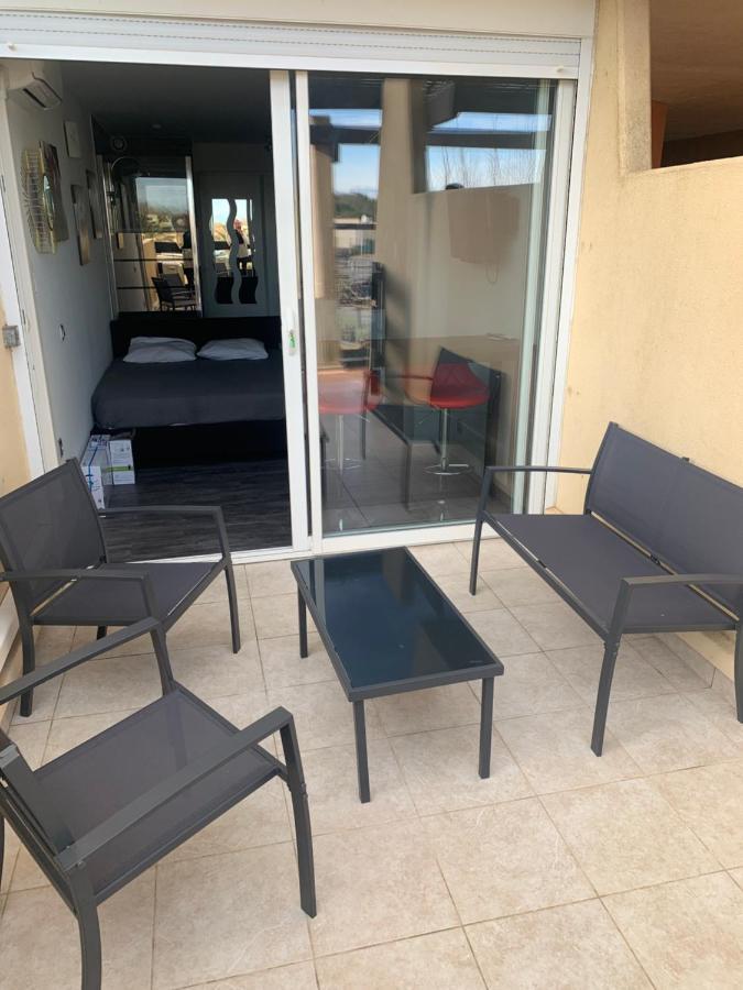 Nid Douillet Dans Les Coursives Du Village Naturiste Du Cap D Agde Exteriör bild