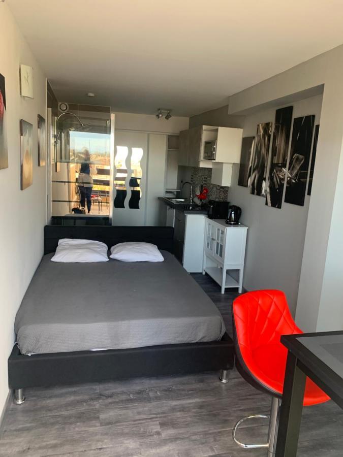 Nid Douillet Dans Les Coursives Du Village Naturiste Du Cap D Agde Exteriör bild